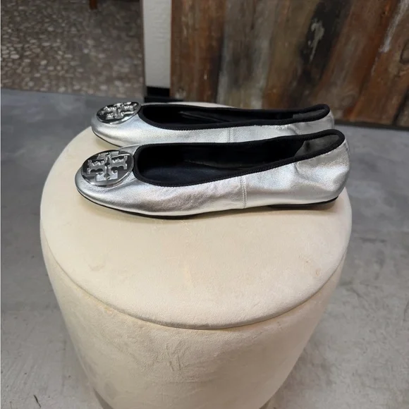 NEW Tory Burch Silver Ballet Flats Size 9 - Picture 2 of 9